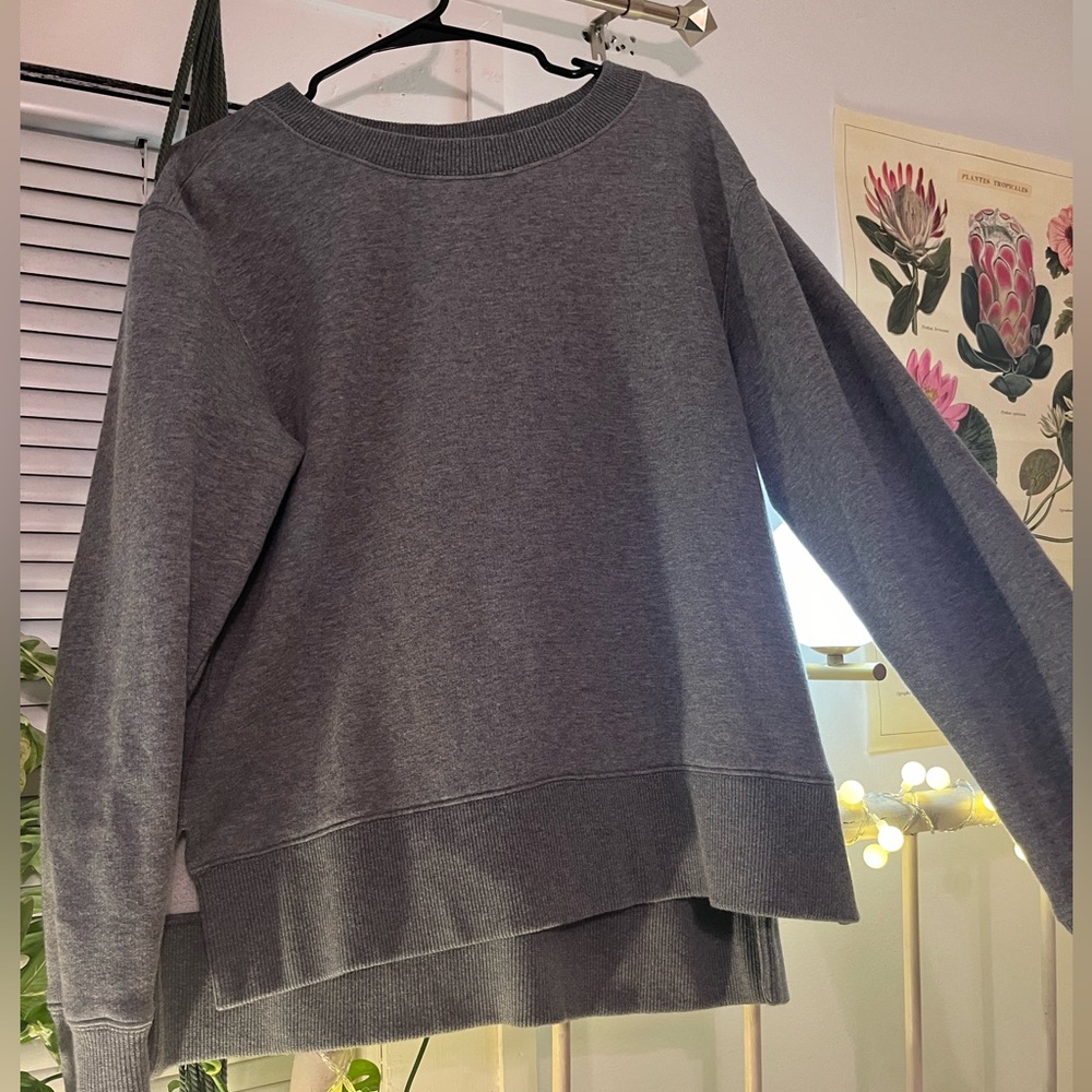 Kirkland Brand Gray Sweatshirt